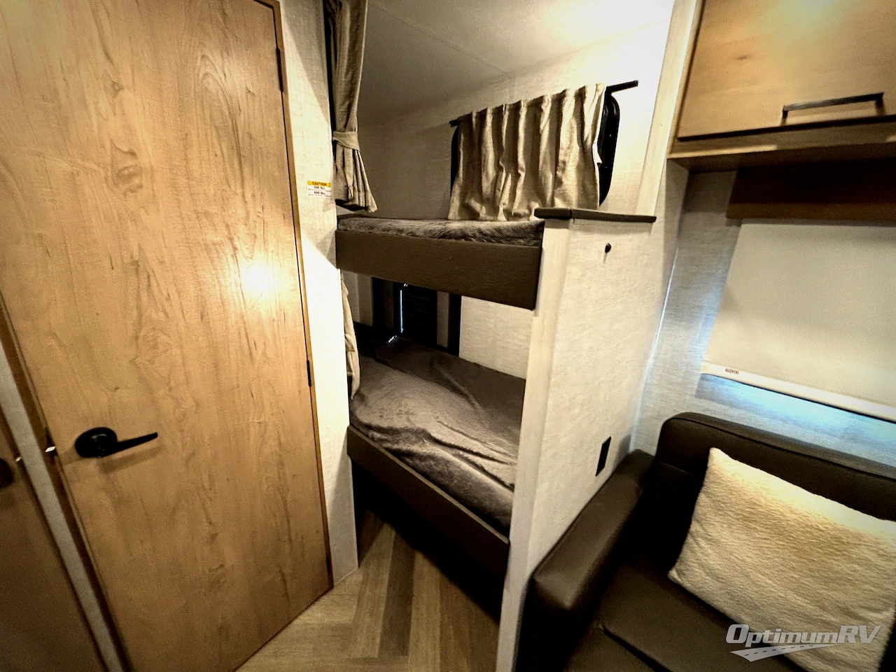 2022 Ember Overland Series 170MBH Photo 12
