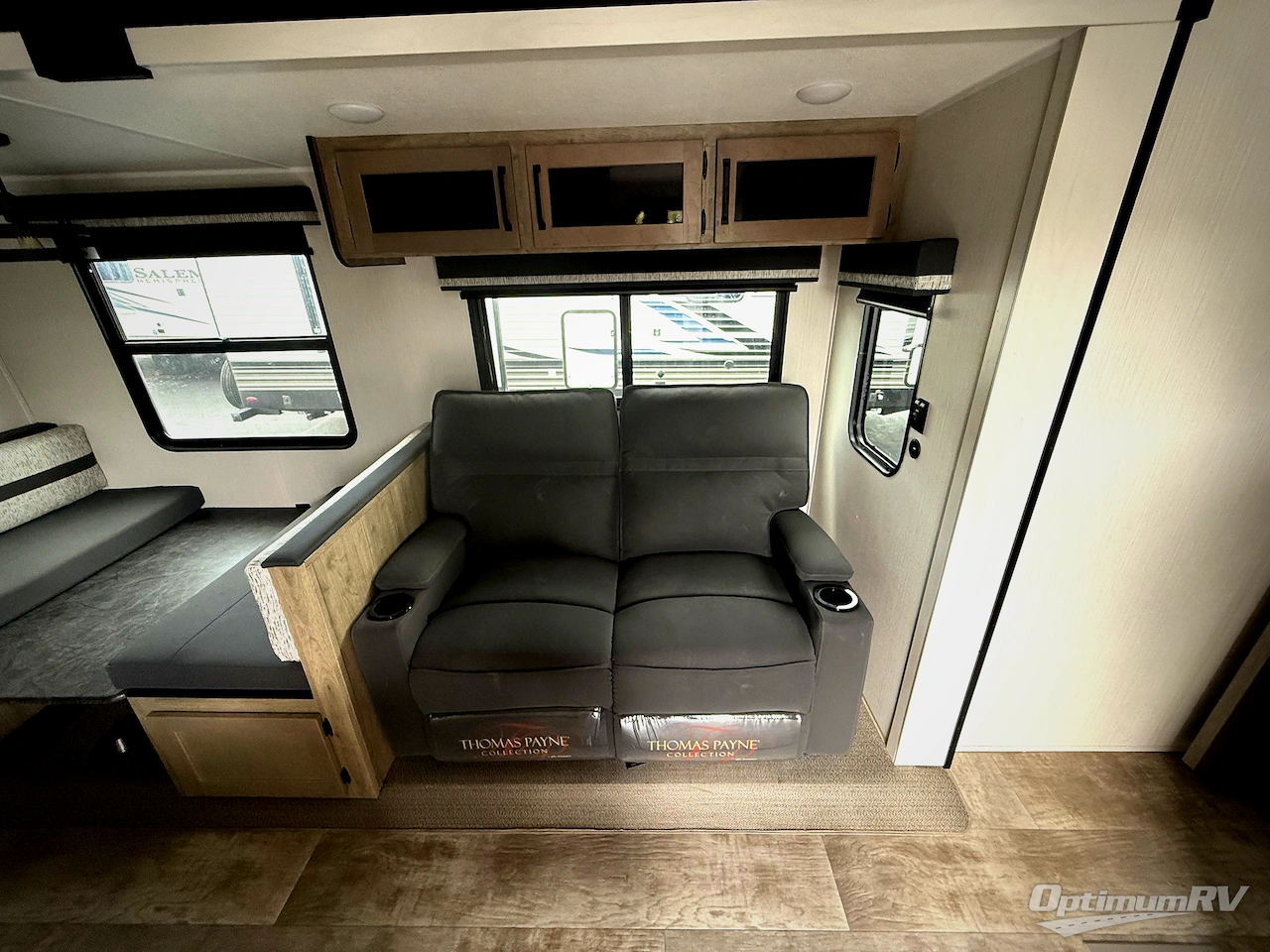 2024 Palomino Puma 32BHQS Photo 6