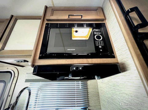 2022 Four Winds Chateau 22E RV Photo 3
