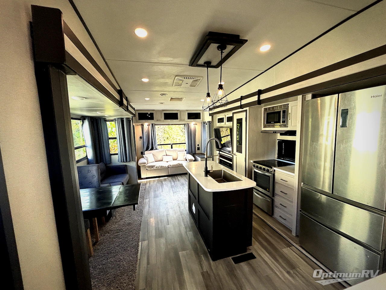 2021 Keystone Sprinter Limited 3190RLS Photo 4