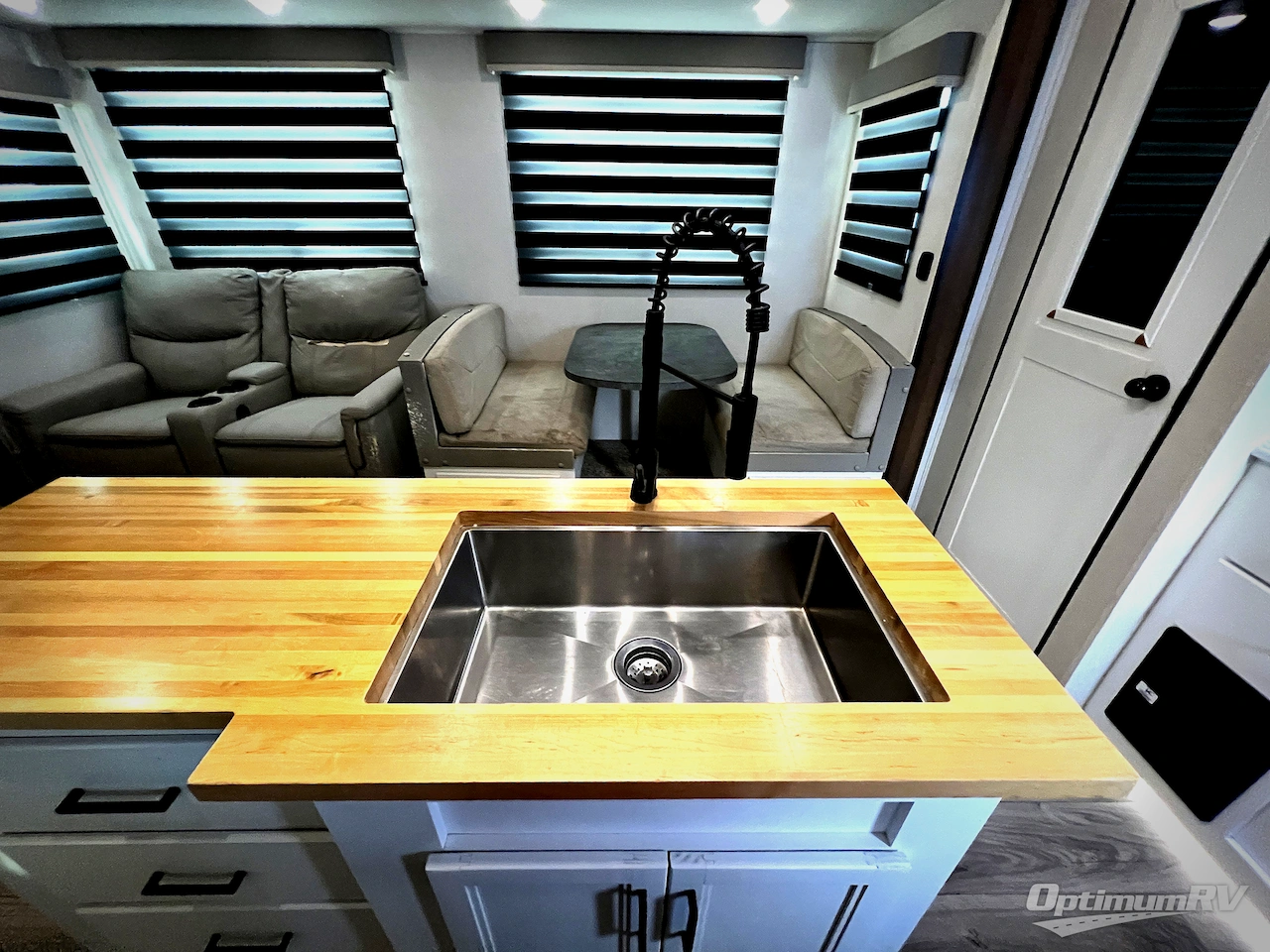 2022 Prime Time Crusader 395BHL Photo 6