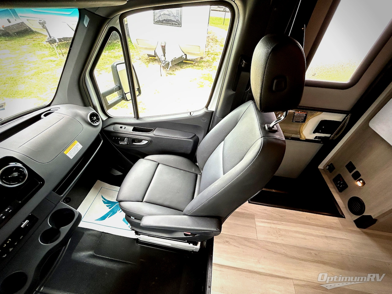 2025 Forest River Sunseeker MBS 2400 Photo 9
