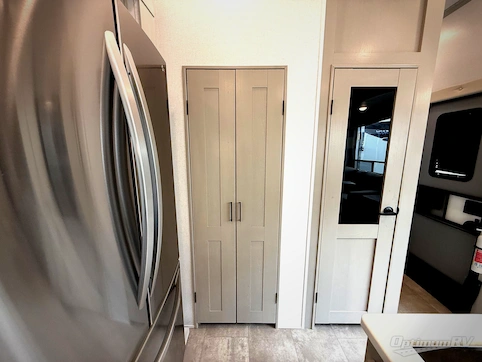 2022 Palomino Columbus C-Series 379MBC RV Photo 3