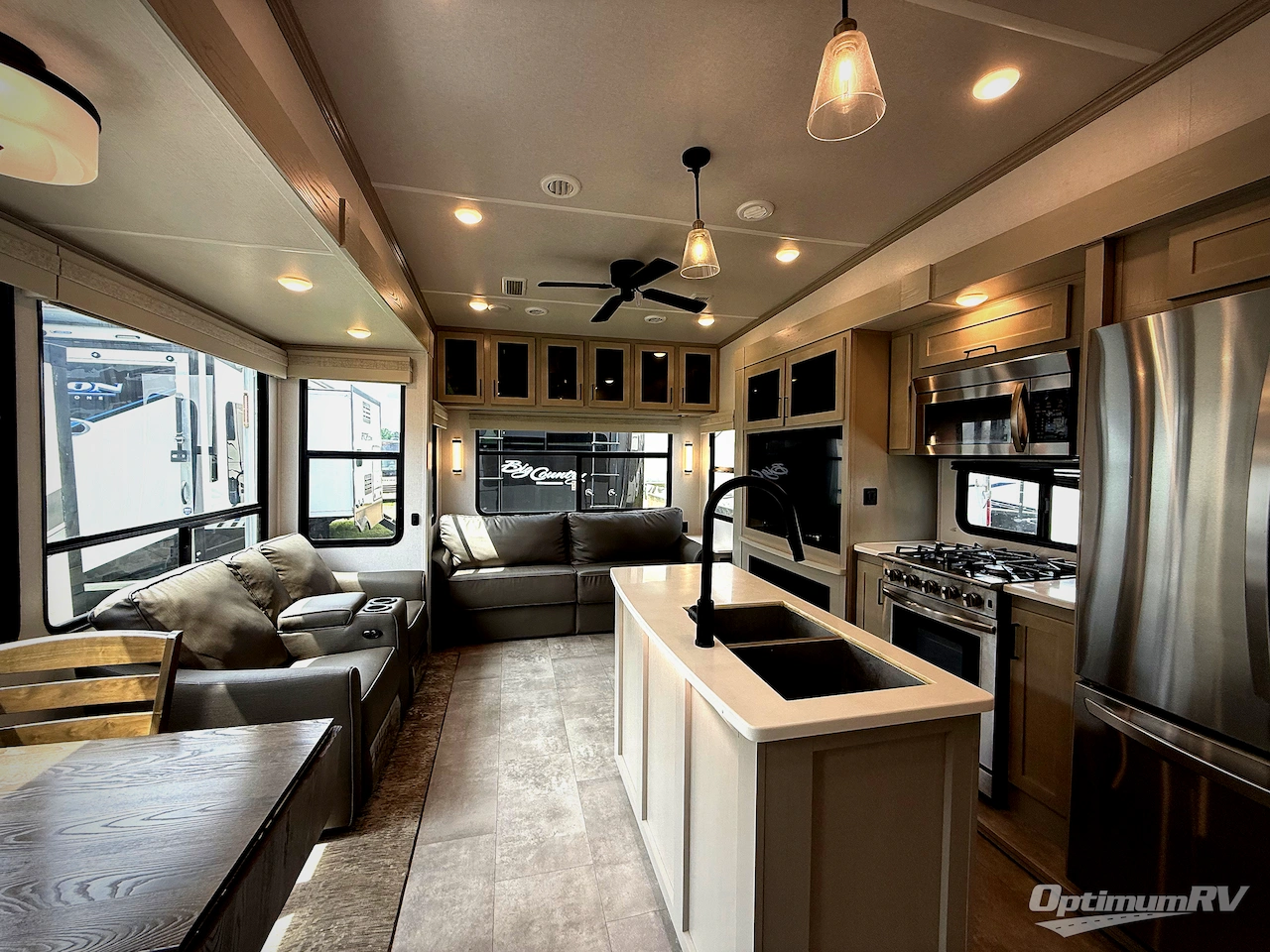 2022 Palomino Columbus C-Series 379MBC Photo 4