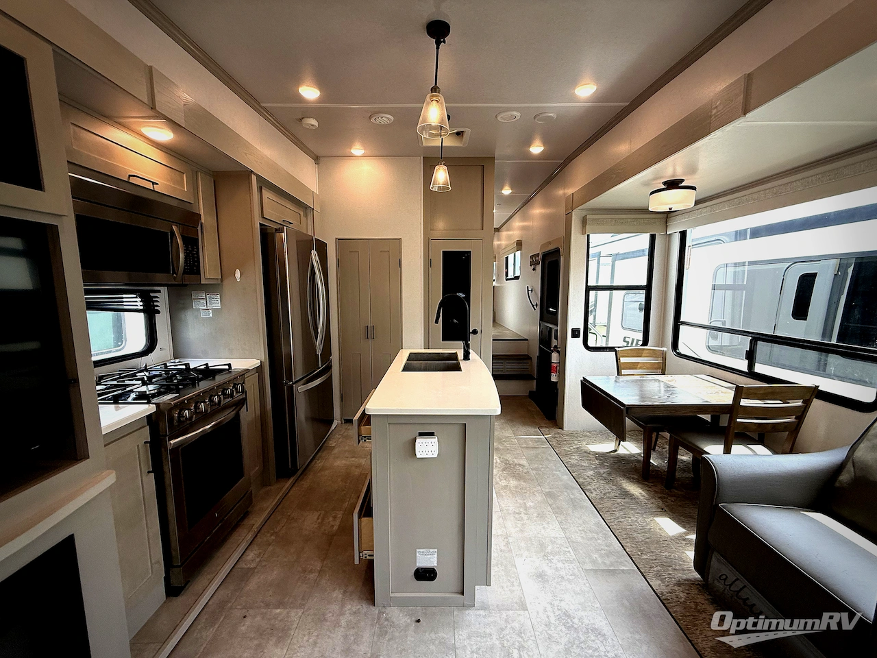 2022 Palomino Columbus C-Series 379MBC Photo 5