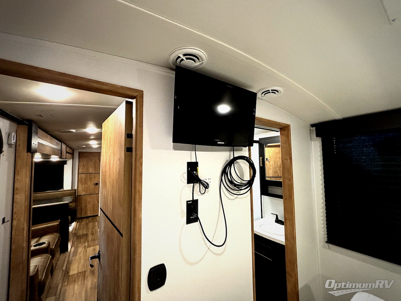 2022 Keystone Outback Ultra Lite 260UML Photo 11