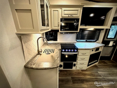 2021 Keystone Cougar Half-Ton 24RDS RV Photo 4