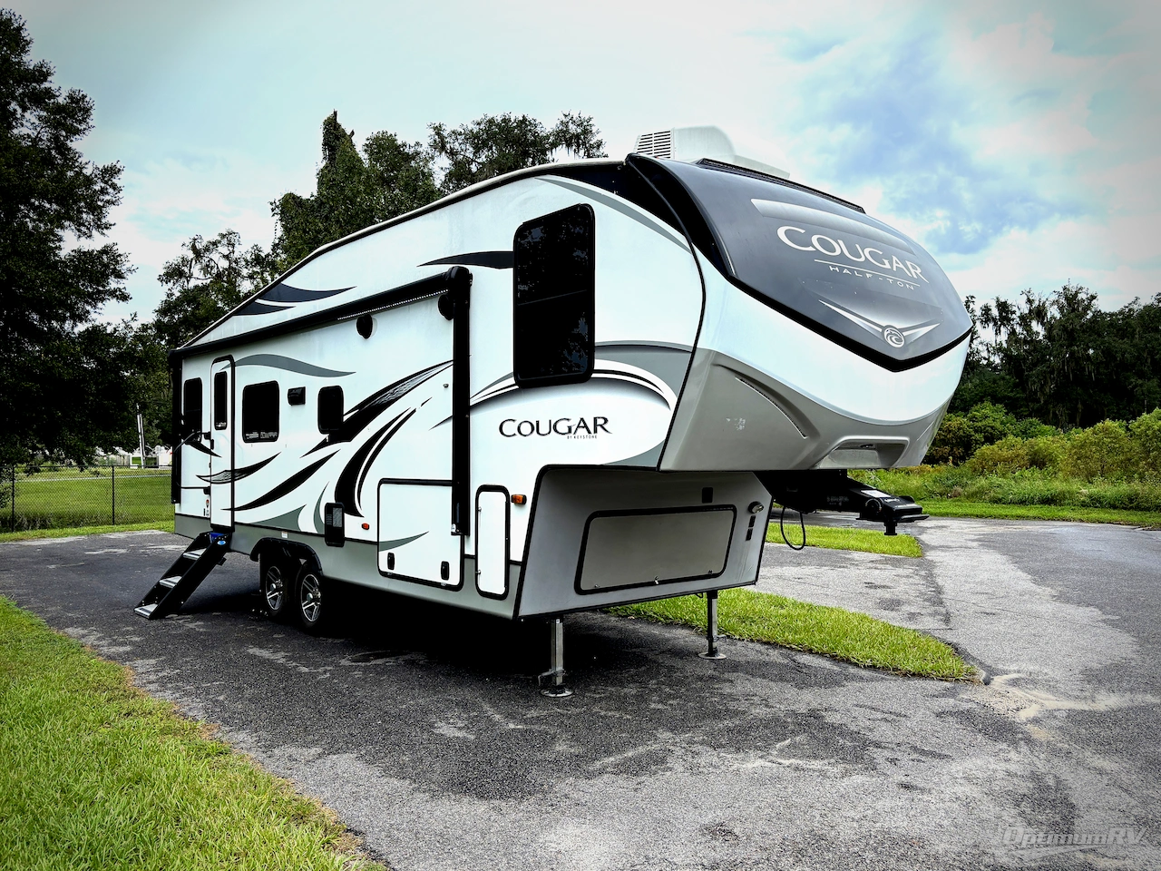 2021 Keystone Cougar Half-Ton 24RDS Photo 1