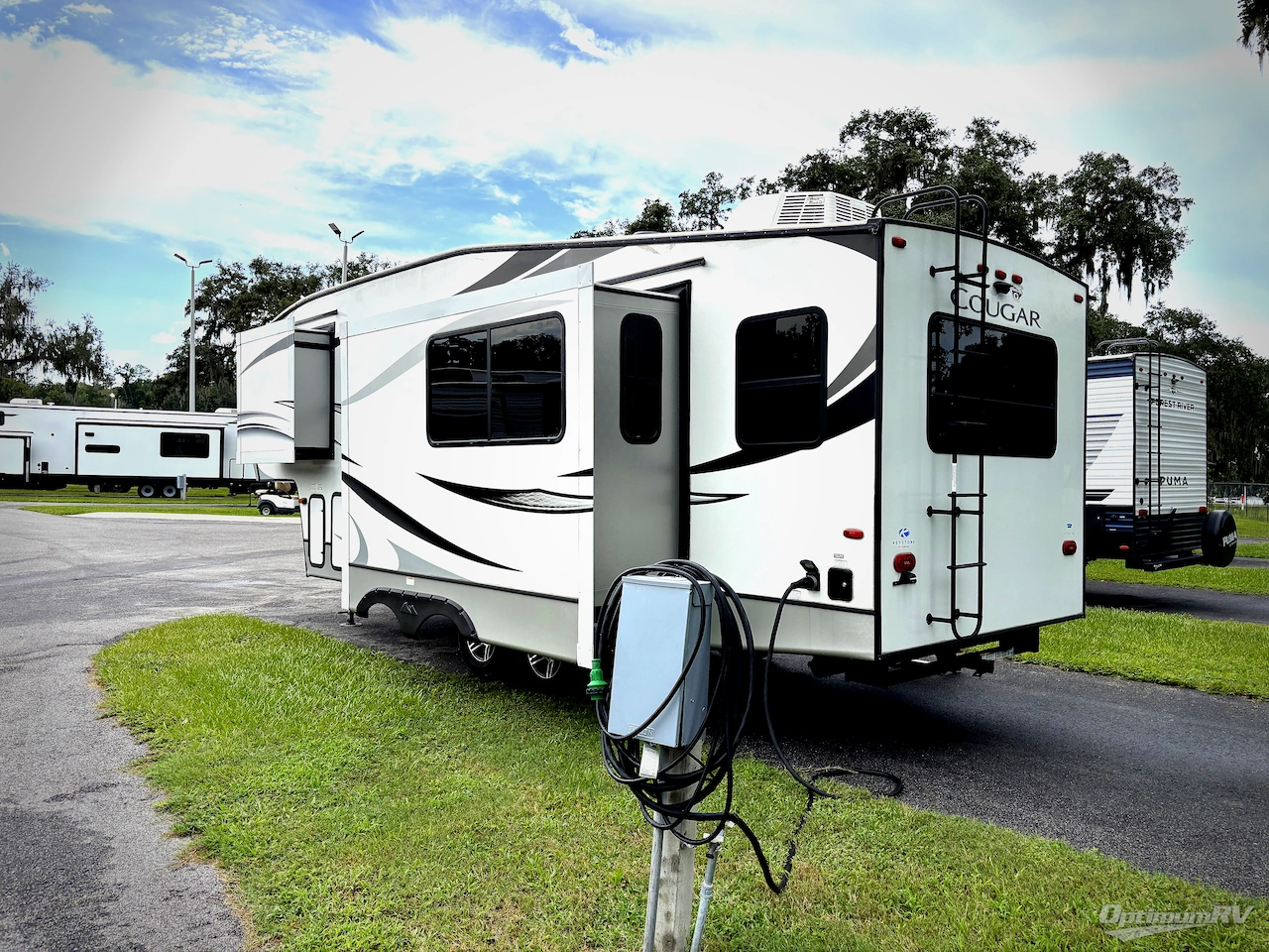 2021 Keystone Cougar Half-Ton 24RDS Photo 3