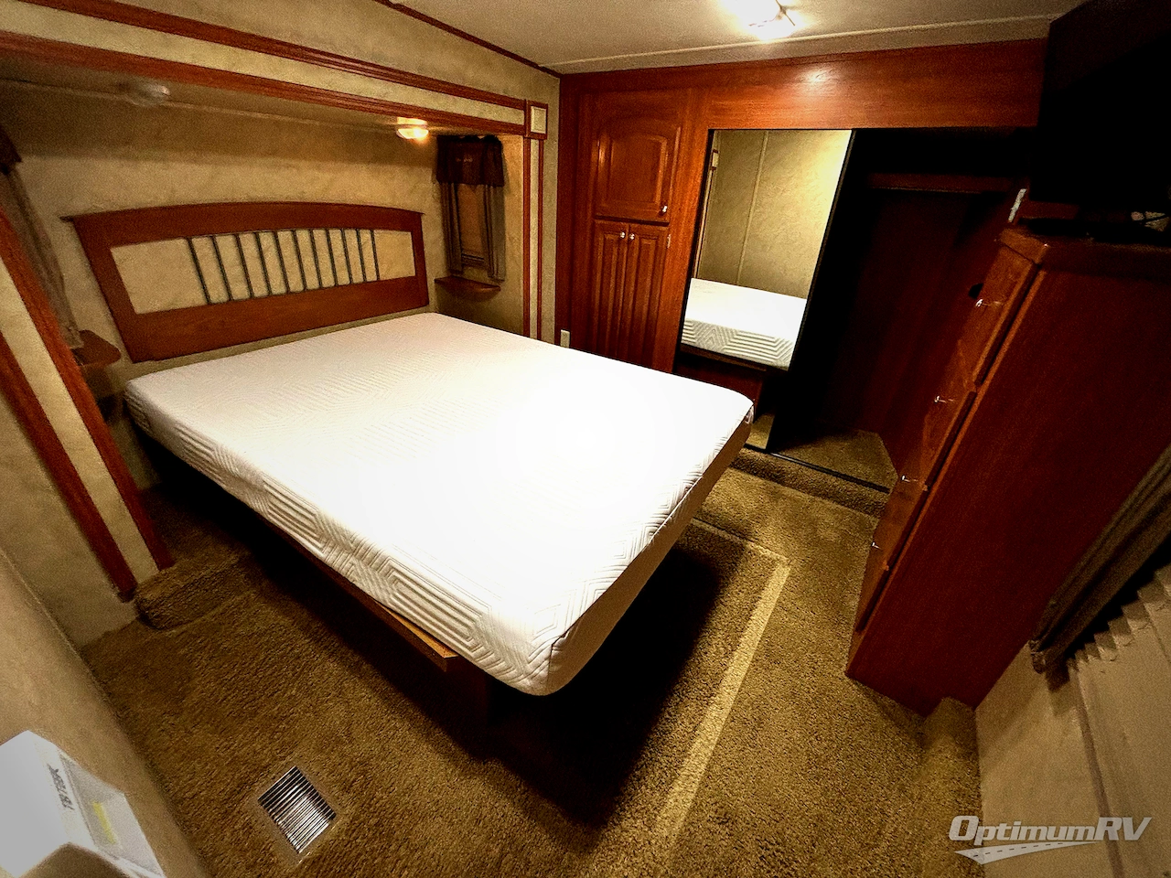 2012 Forest River Cedar Creek Silverback 29RE Photo 8