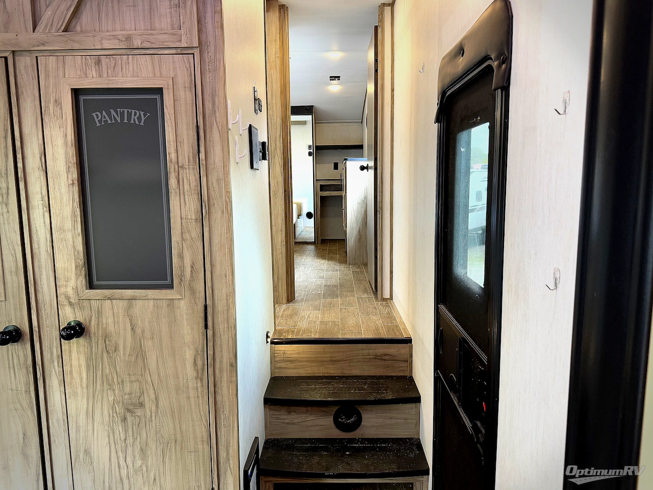 2022 Forest River Cherokee Arctic Wolf Suite 3770 Photo 12