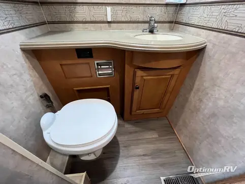 2014 Winnebago Adventurer 37F RV Photo 4