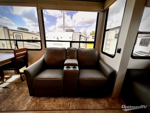 2022 Palomino Columbus C-Series 382FBC RV Photo 2