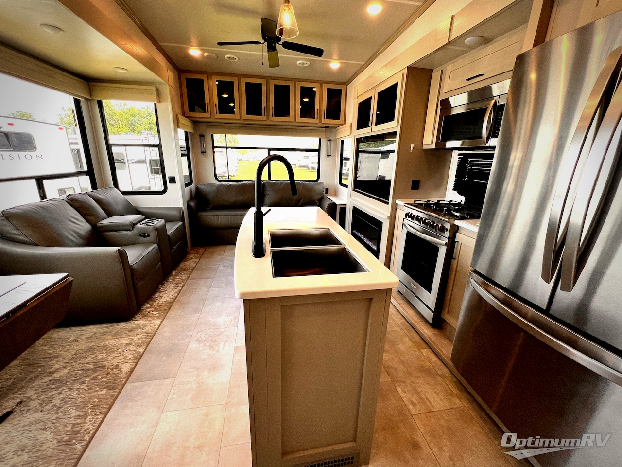 2022 Palomino Columbus C-Series 382FBC Photo 4