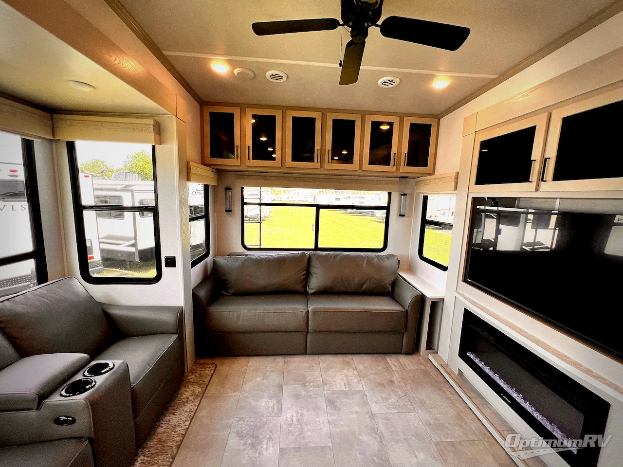 2022 Palomino Columbus C-Series 382FBC Photo 6