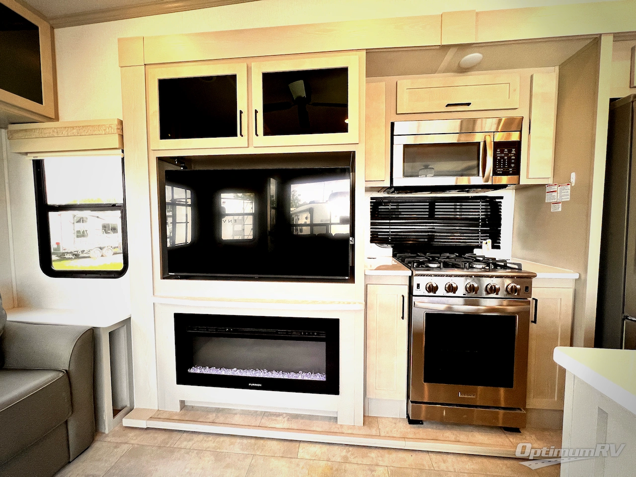 2022 Palomino Columbus C-Series 382FBC Photo 7