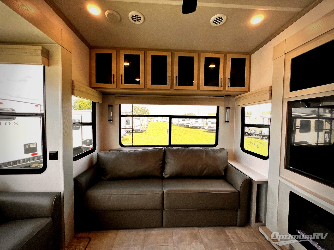 2022 Palomino Columbus C-Series 382FBC Photo 8