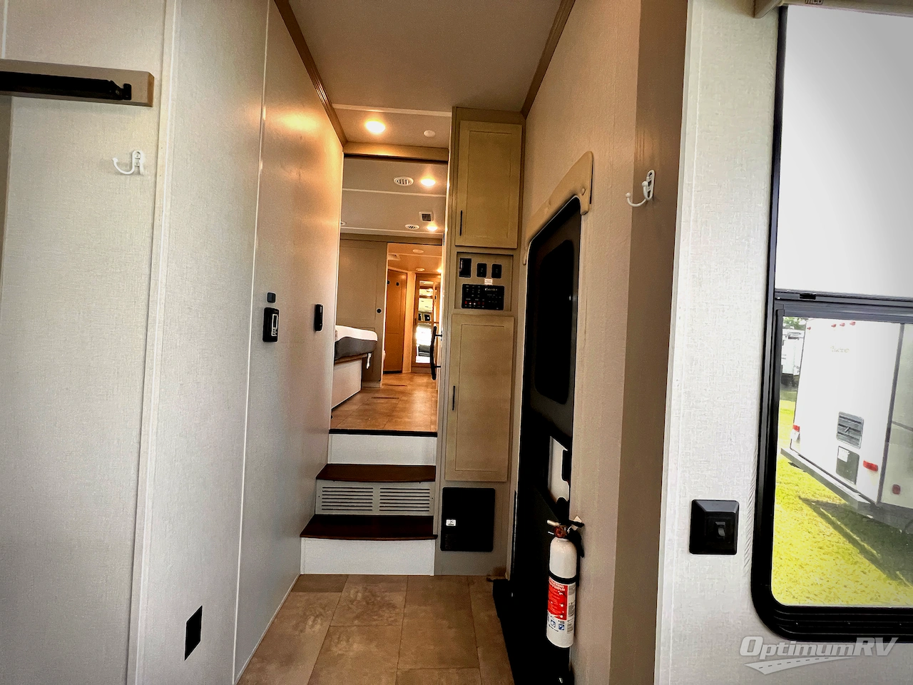2022 Palomino Columbus C-Series 382FBC Photo 18