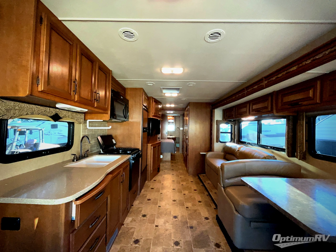 2014 Thor Hurricane 34E Photo 4