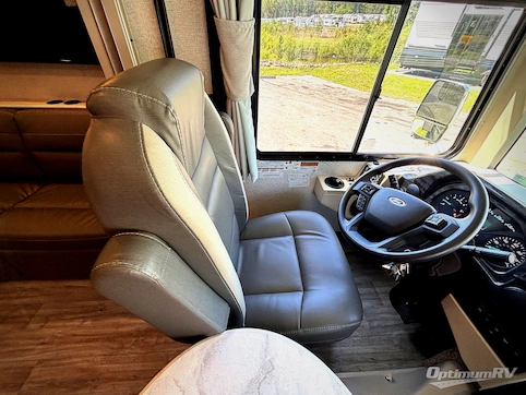 2023 Thor Luminate CC35 RV Photo 2