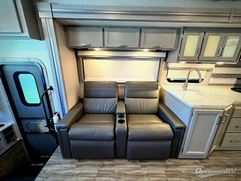 2023 Thor Luminate CC35 RV Photo 3