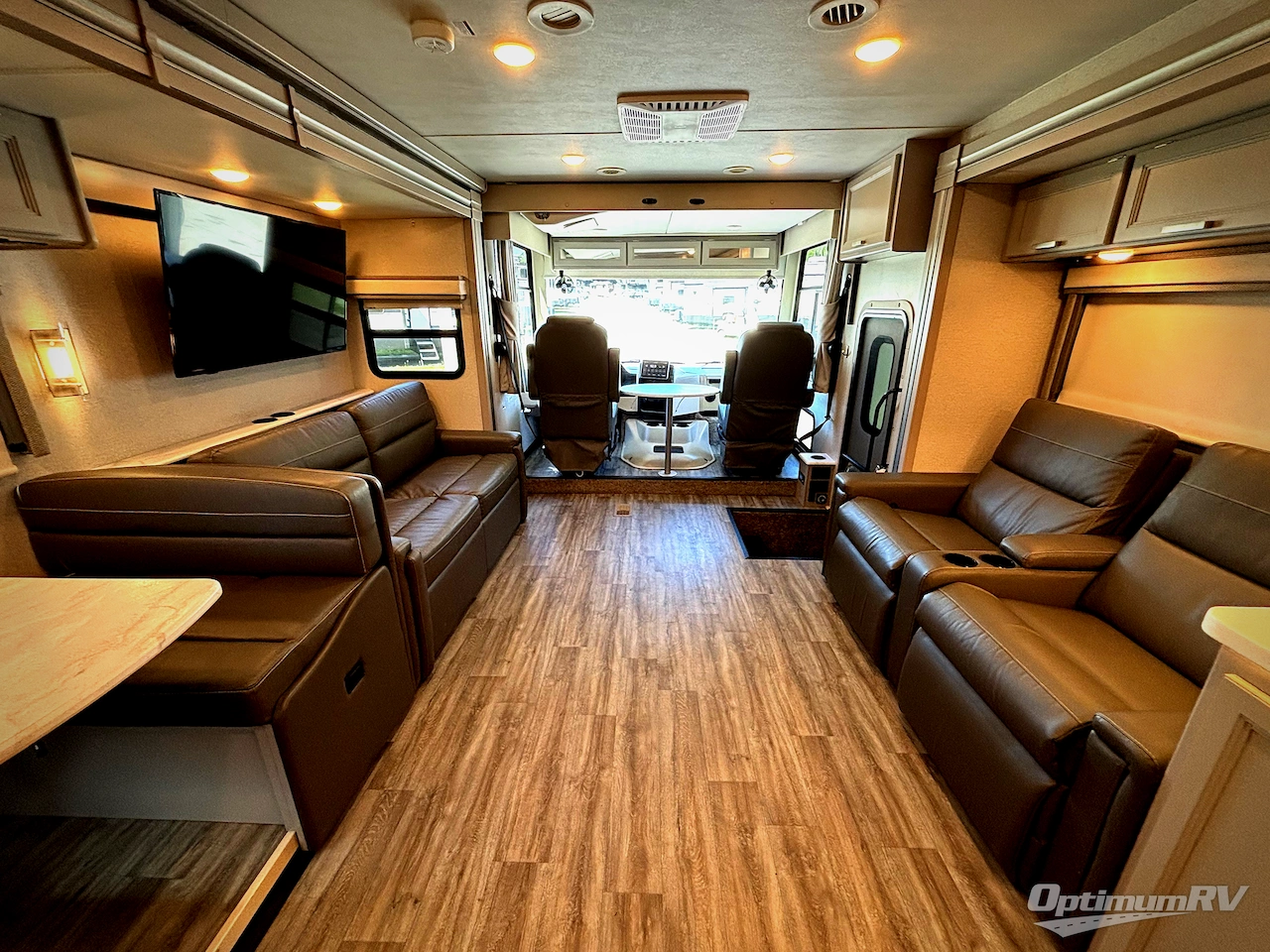 2023 Thor Luminate CC35 Photo 5