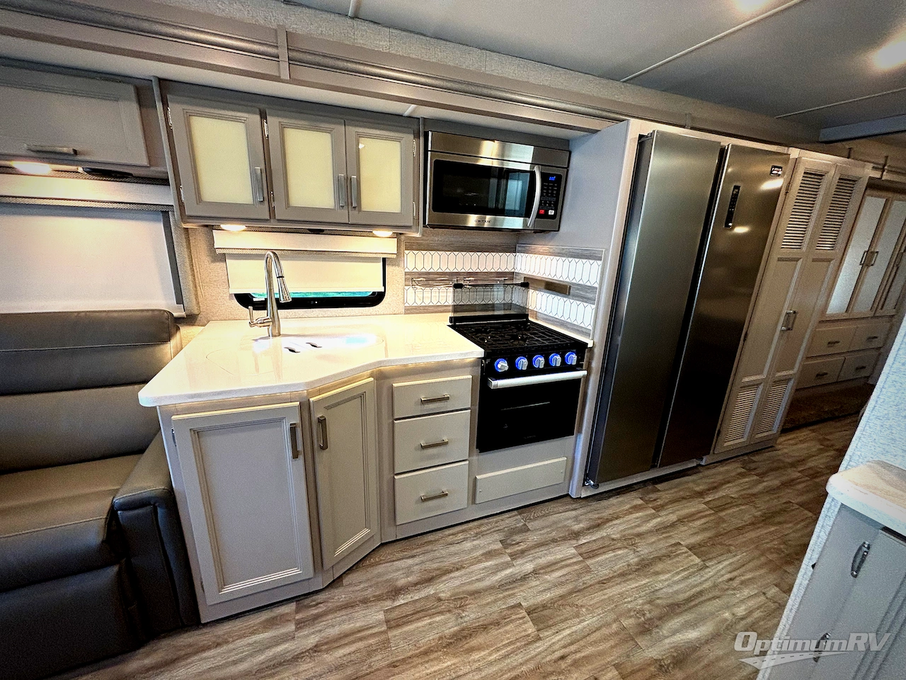 2023 Thor Luminate CC35 Photo 6