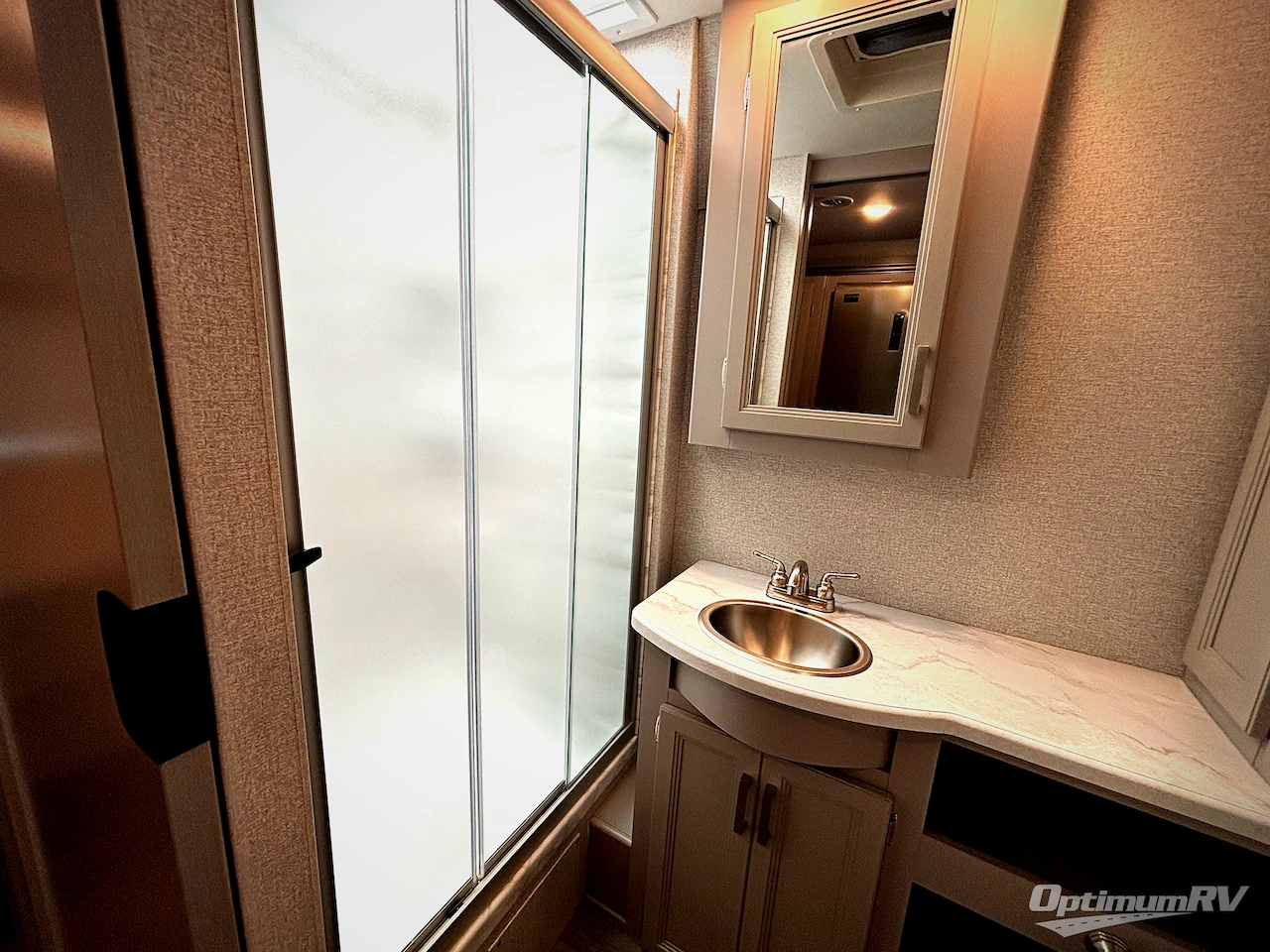 2023 Thor Luminate CC35 Photo 16