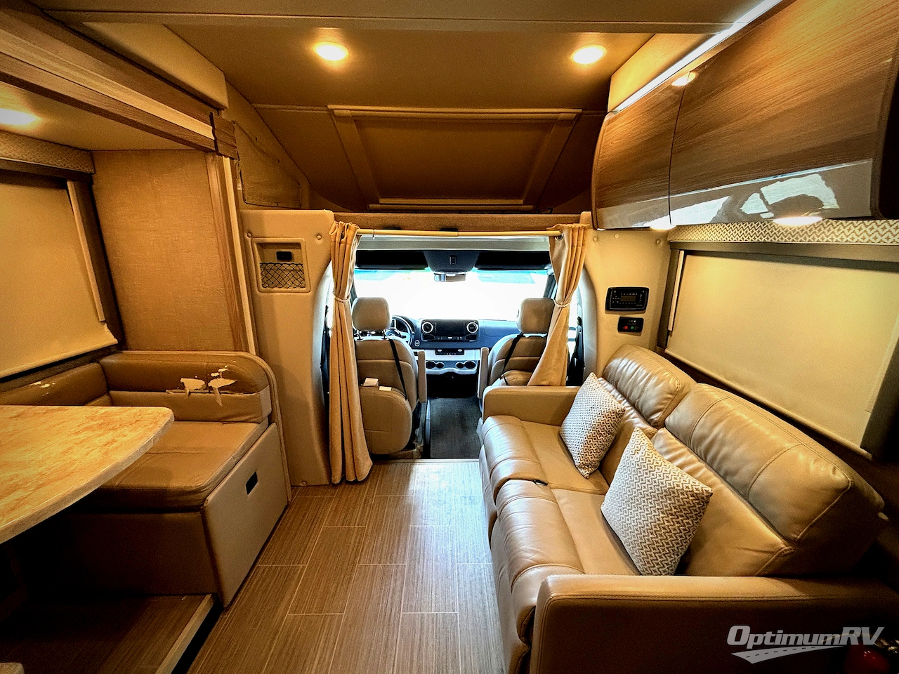 2021 Thor Tiburon Sprinter 24RW Photo 5