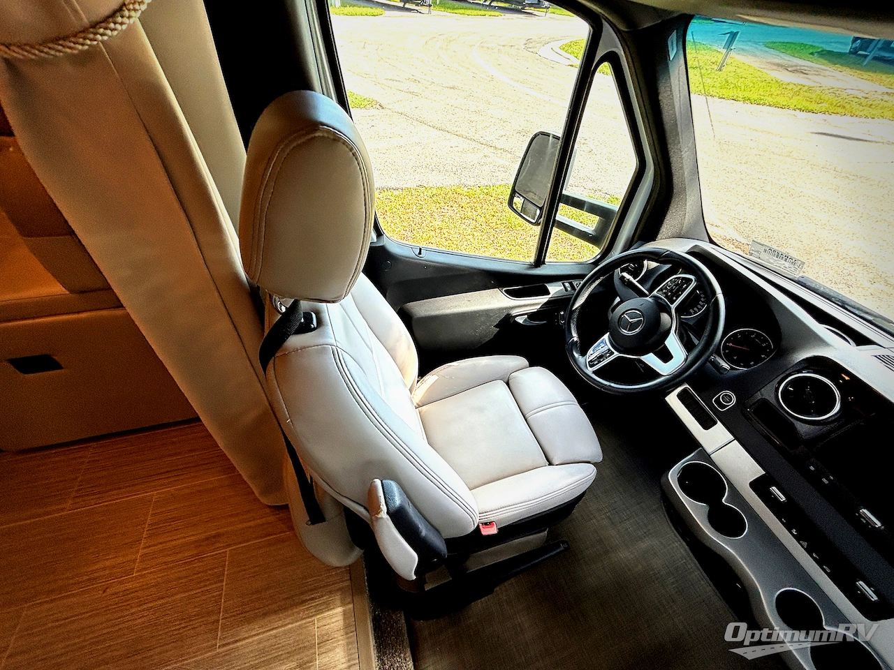 2021 Thor Tiburon Sprinter 24RW Photo 7