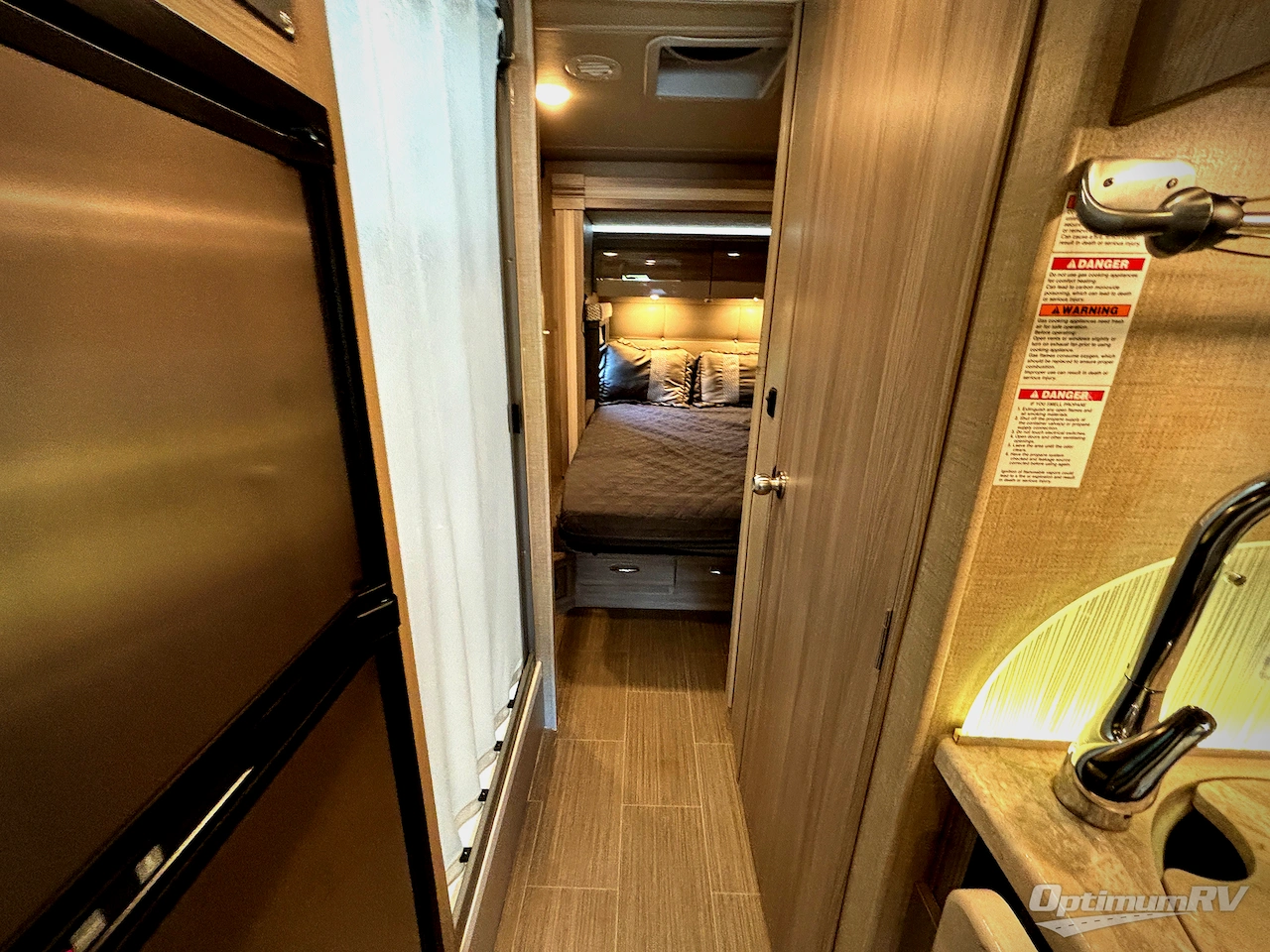2021 Thor Tiburon Sprinter 24RW Photo 16