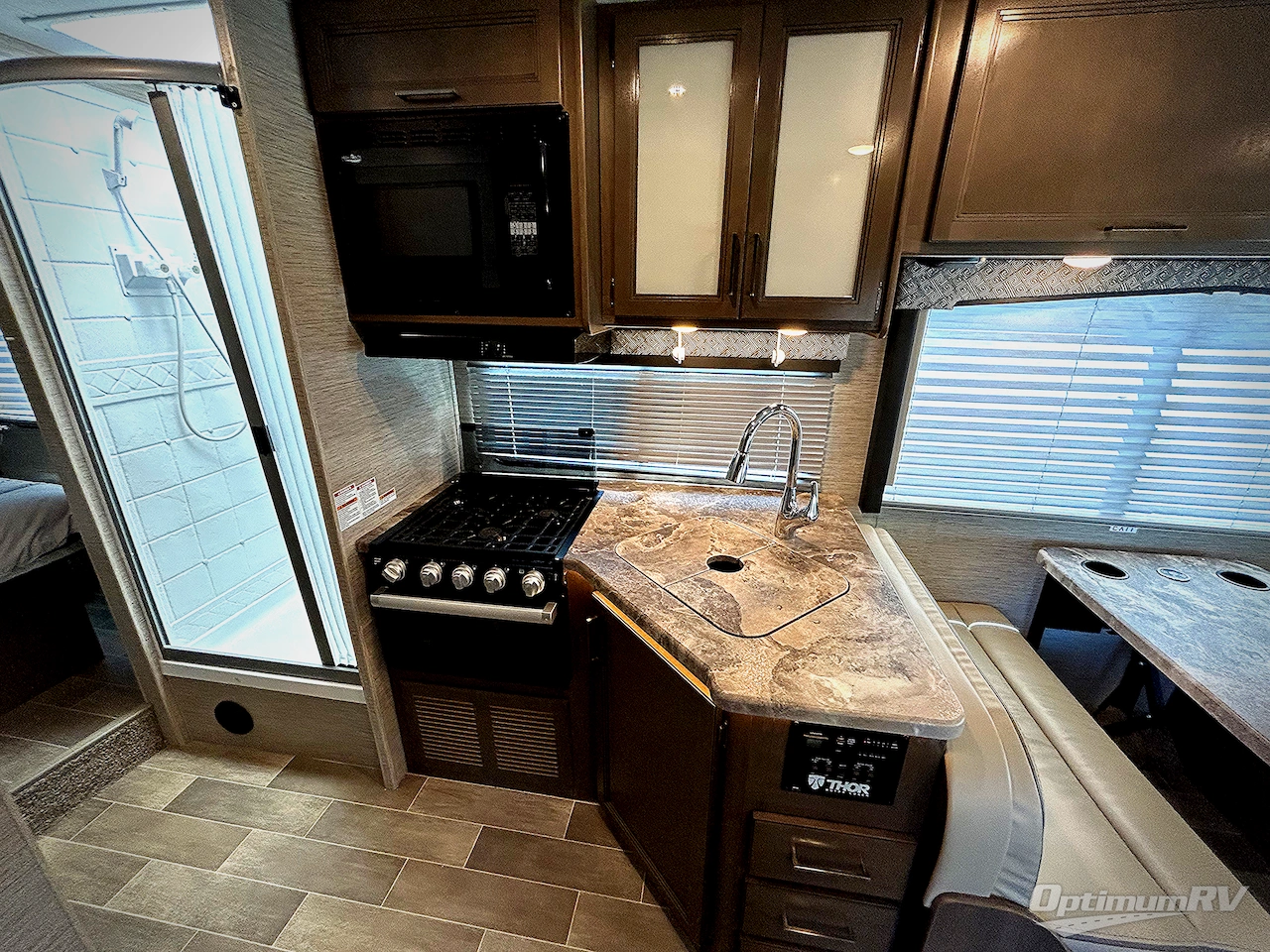 2022 Thor Chateau 28A Photo 14