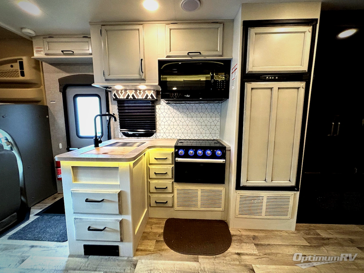 2022 Entegra Odyssey 25R Photo 6