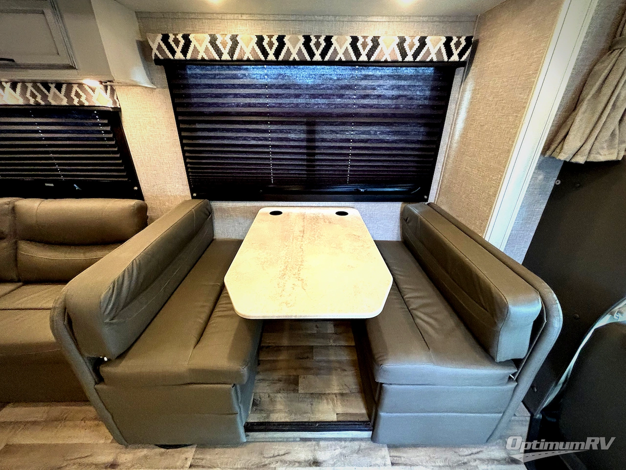 2022 Entegra Odyssey 25R Photo 13