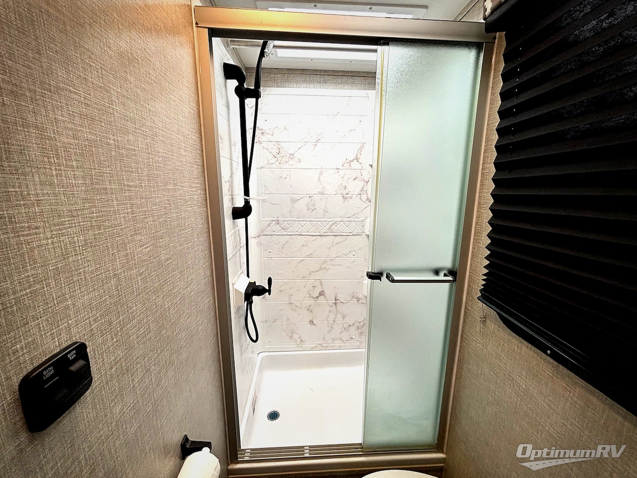 2022 Entegra Odyssey 25R Photo 18