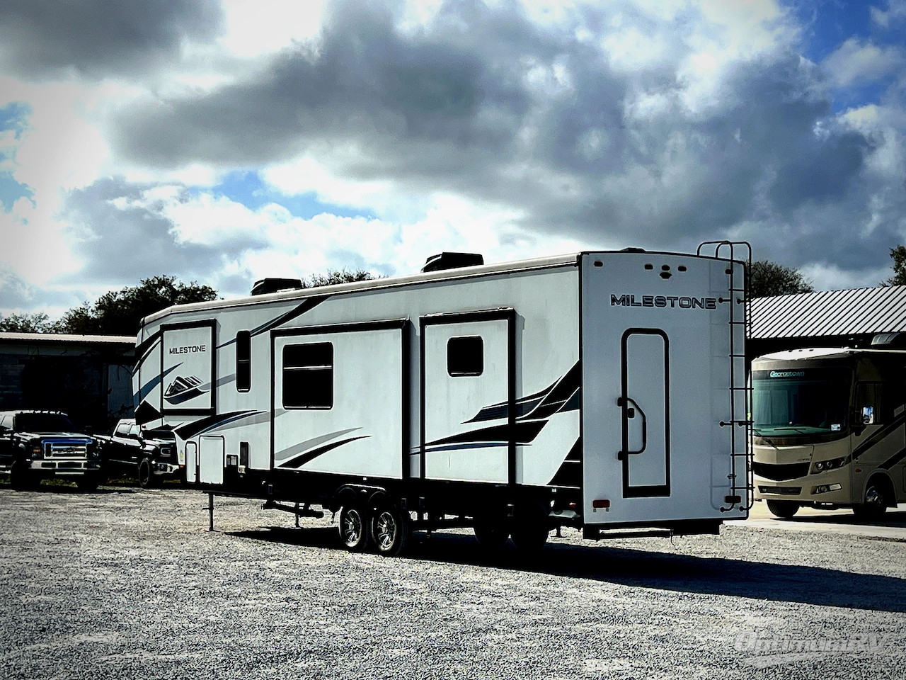 2022 Heartland Milestone 386BH Photo 3