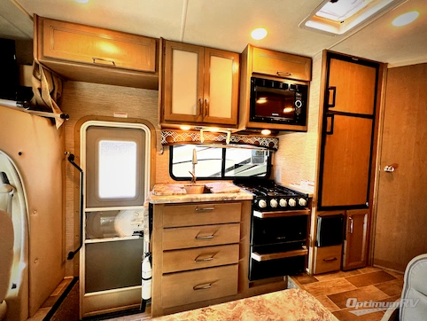 2021 Thor Chateau 22B RV Photo 3