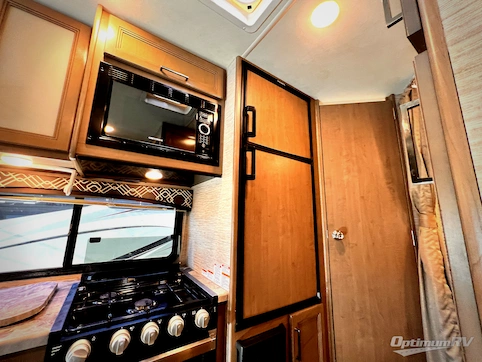 2021 Thor Chateau 22B RV Photo 4