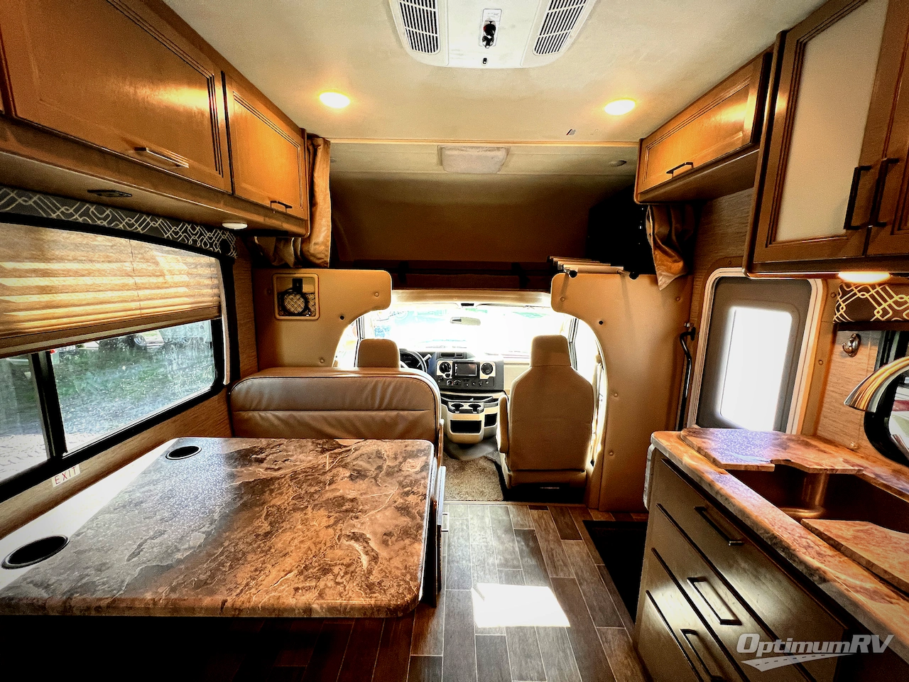 2021 Thor Chateau 22B Photo 5
