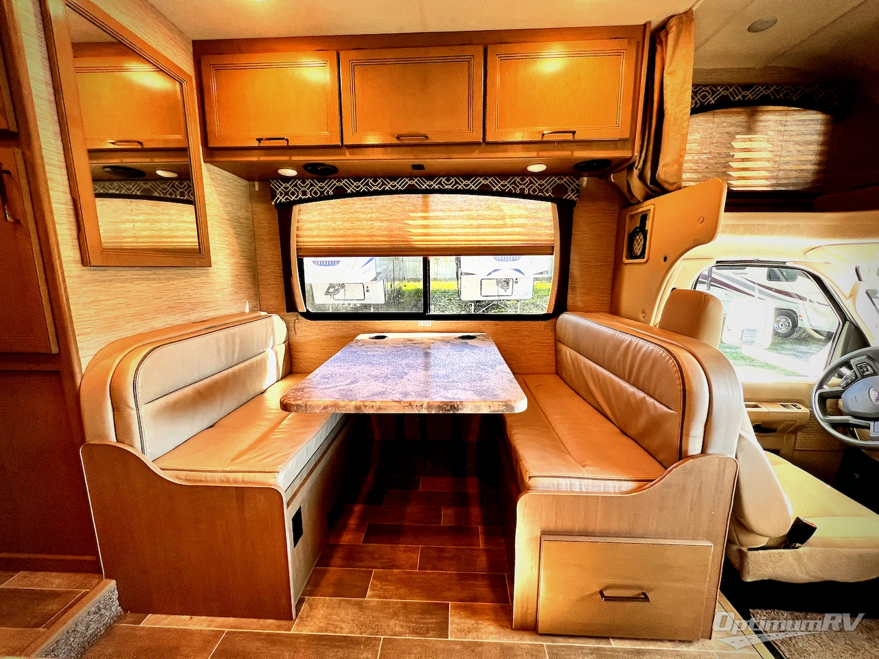 2021 Thor Chateau 22B Photo 8