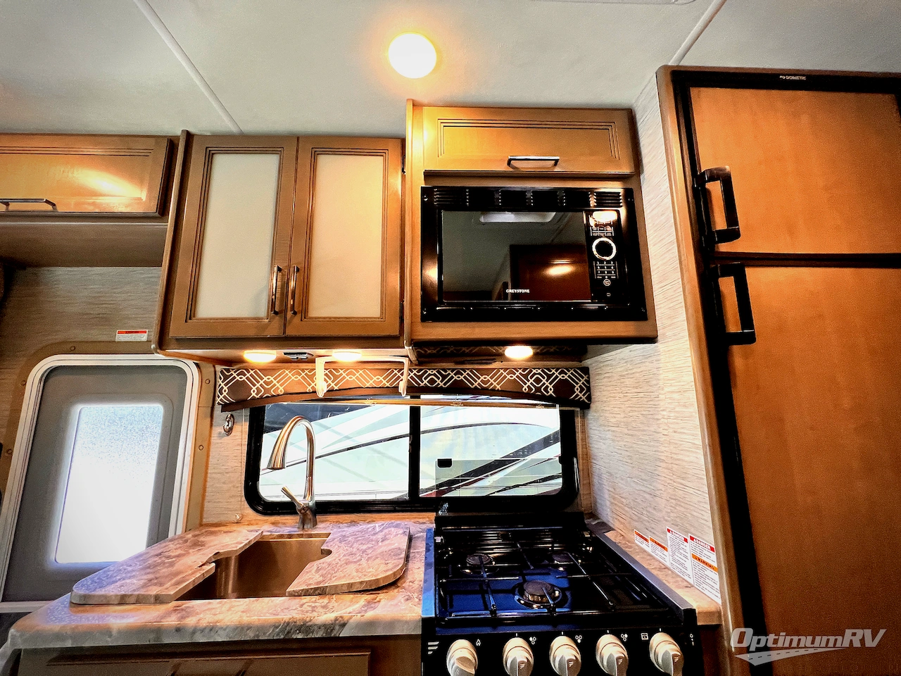 2021 Thor Chateau 22B Photo 12