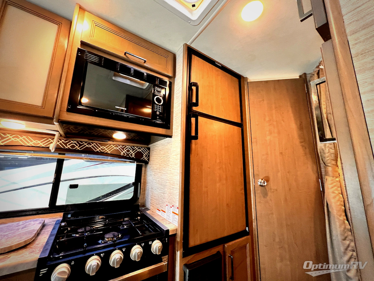 2021 Thor Chateau 22B Photo 13