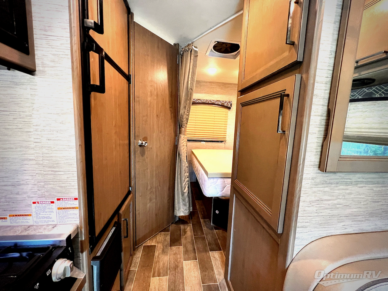 2021 Thor Chateau 22B Photo 14