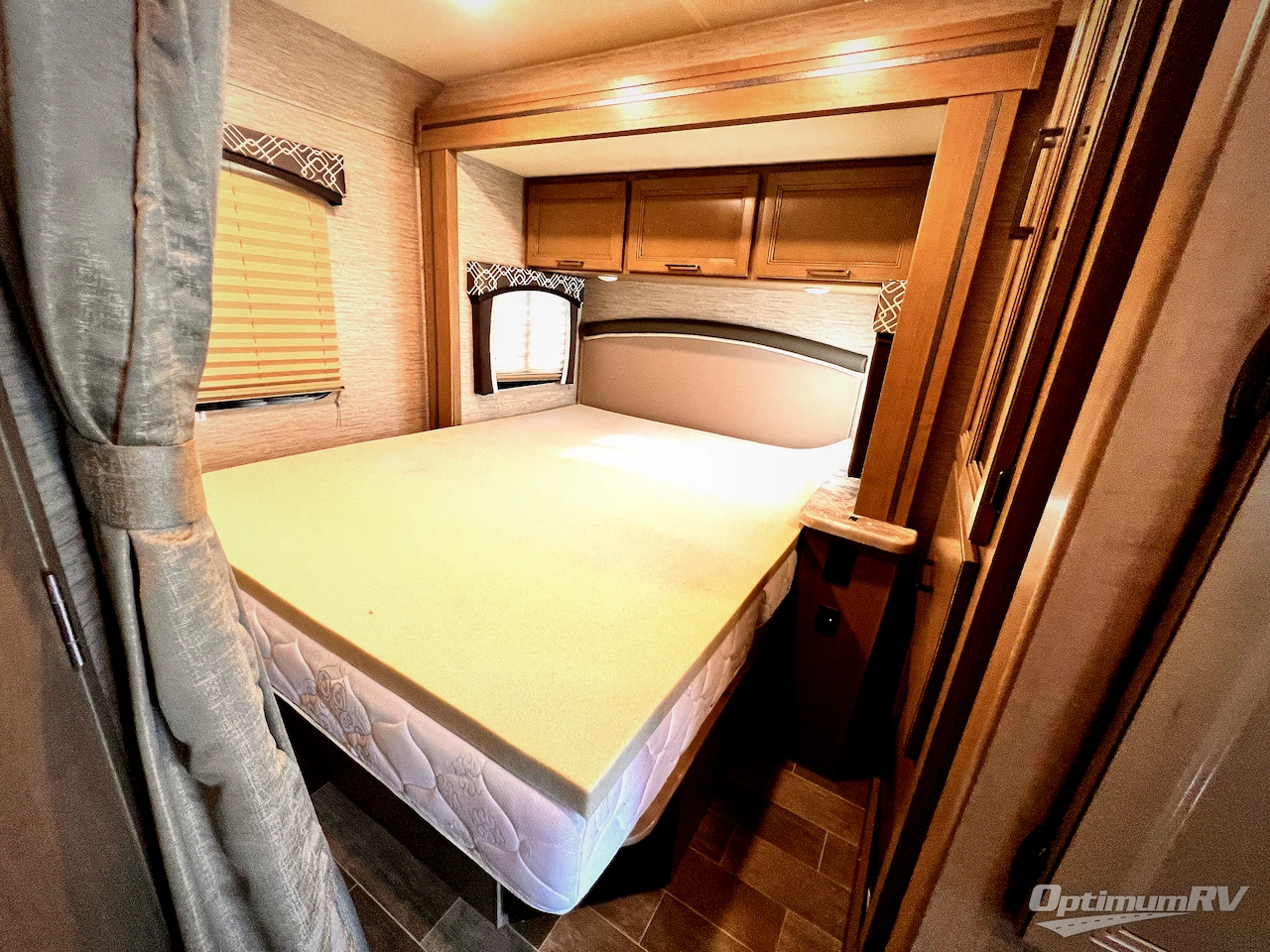 2021 Thor Chateau 22B Photo 15