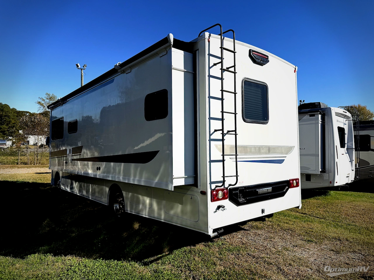 2018 Winnebago Intent 29L Photo 3