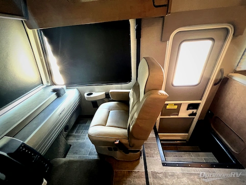 2019 Winnebago Intent 29L RV Photo 2