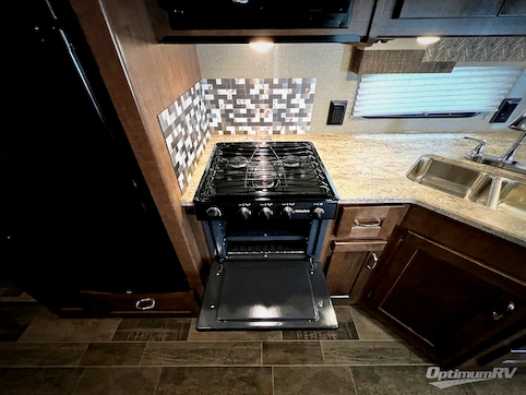 2019 Winnebago Intent 29L RV Photo 3