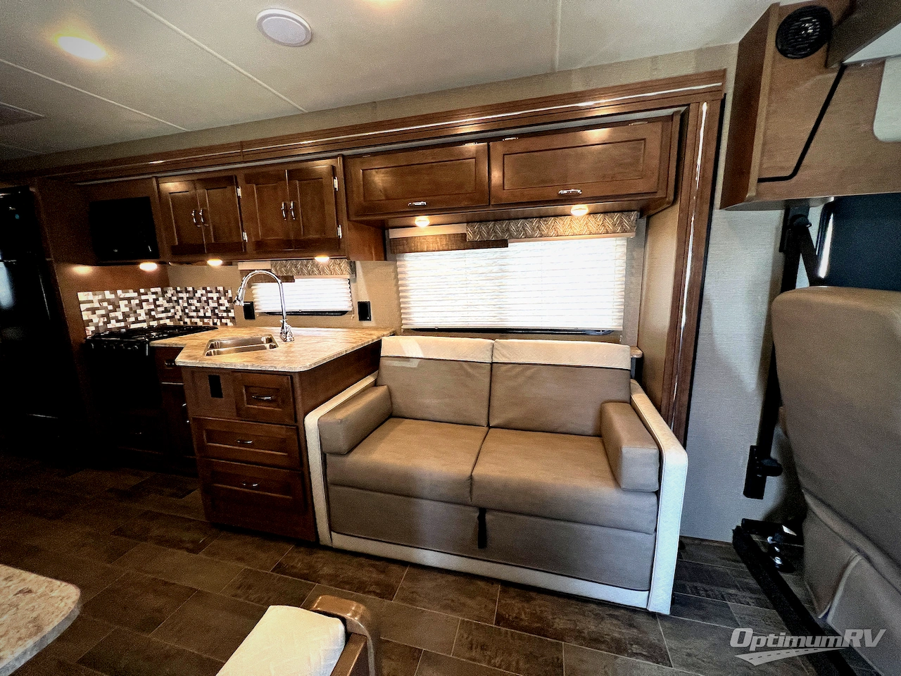 2019 Winnebago Intent 29L Photo 10