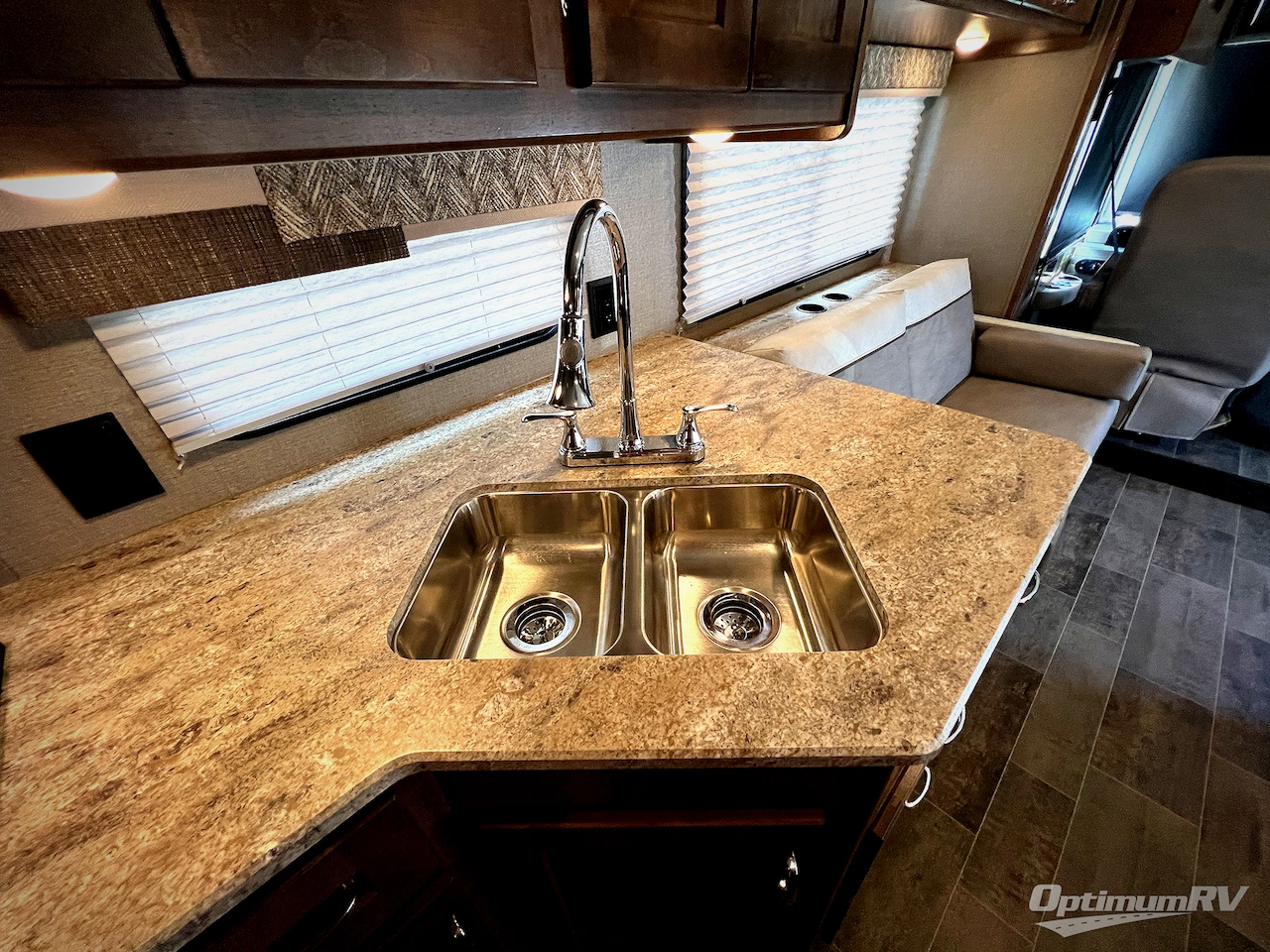 2019 Winnebago Intent 29L Photo 15