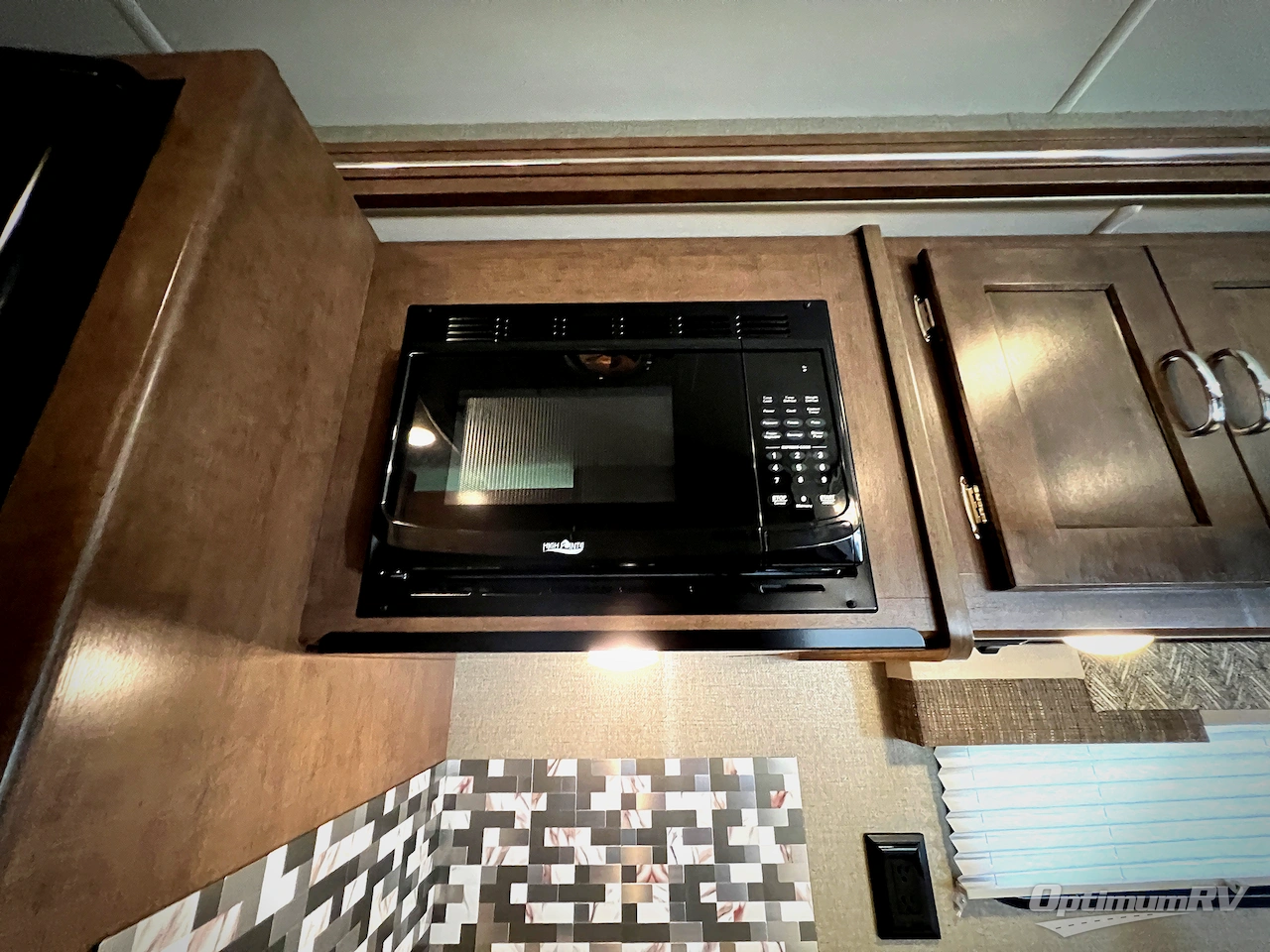 2019 Winnebago Intent 29L Photo 16